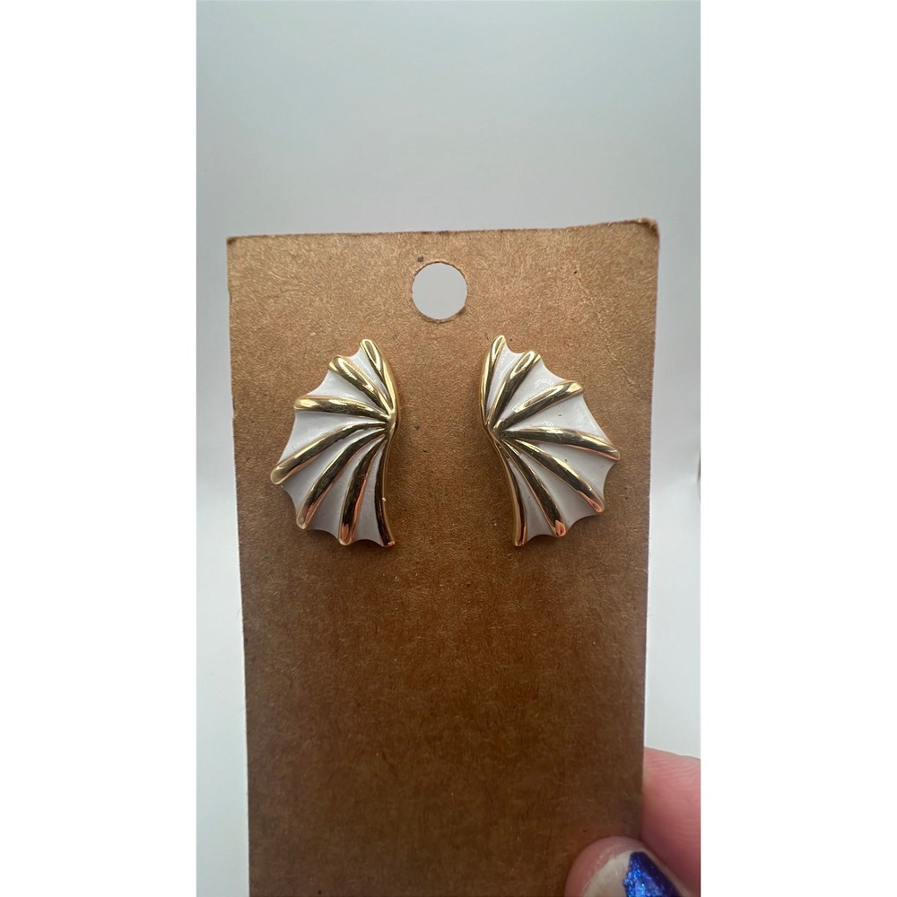 White Gold Enamel Fan Fin Earrings Vintage Retro Coastal Minimalist Enamel 1in